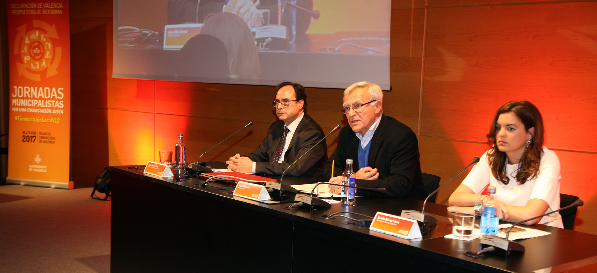 Diversos momentos de la jornada celebrada hoy en Valencia y que ha contado con la participaci&oacute;n de Manuela Carmena